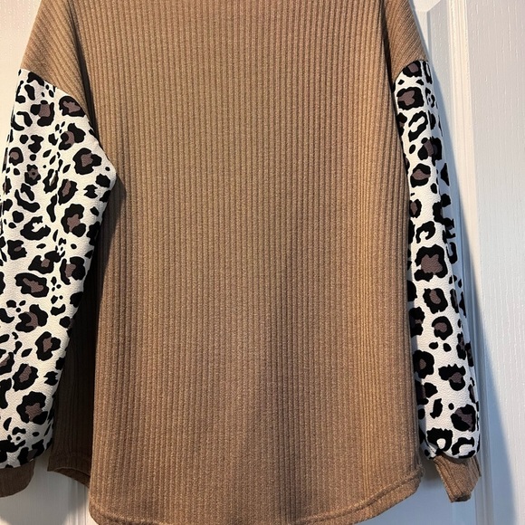 EMERY Rose Pullover Top / Tan W/Leopard Print LS Top NWOT Size M - Picture 2 of 5